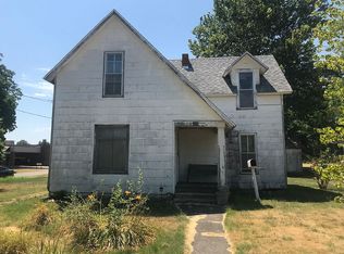 426 E College St, Aurora, MO 65605