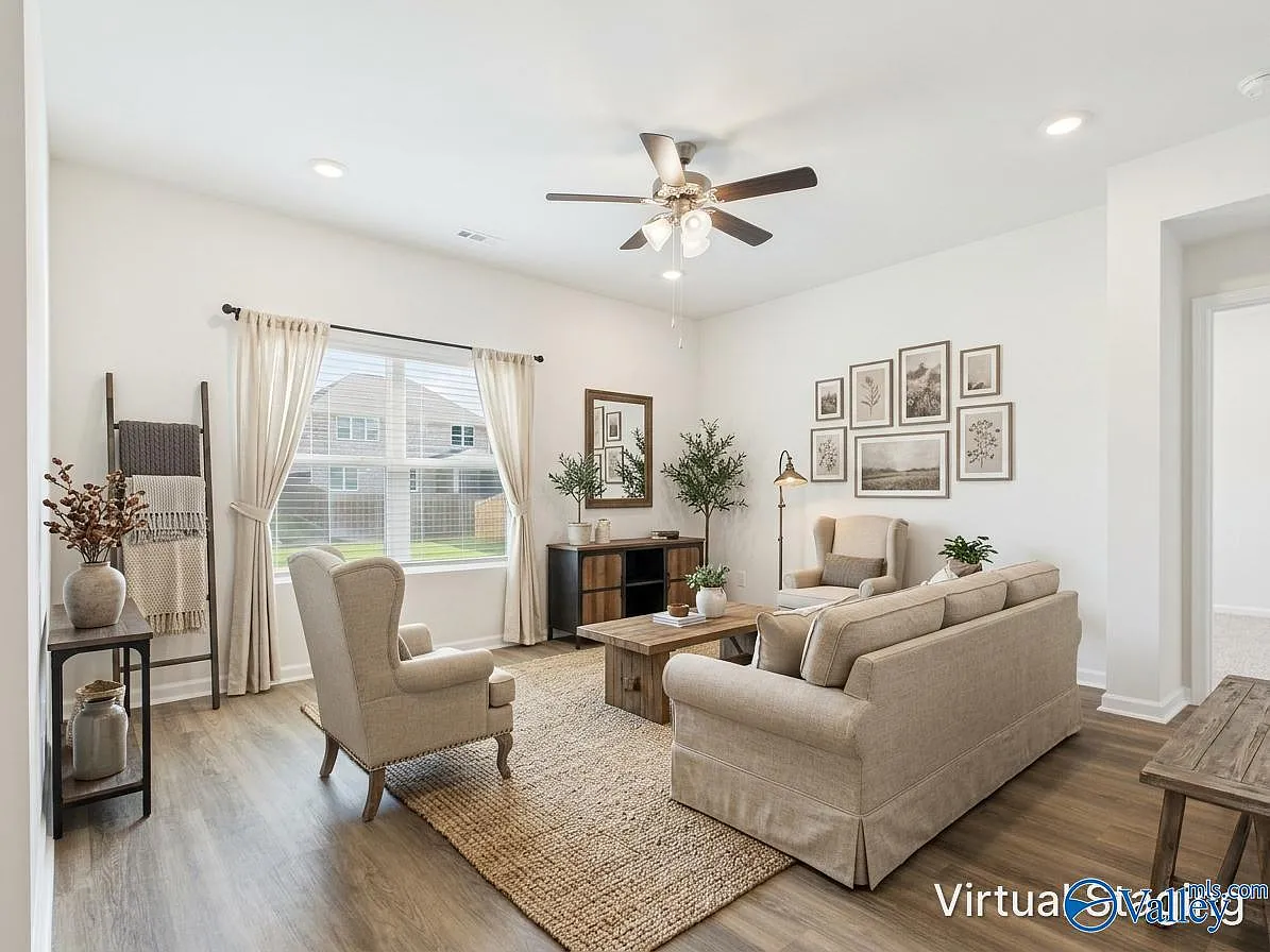 4 bed, 2.0 bath, 1841 sqft, $2,050 — Photo 2