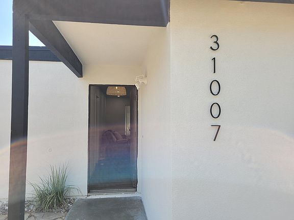 Welcome to this modern home!