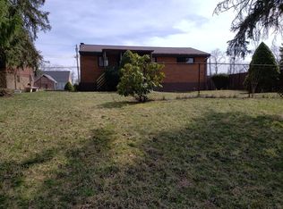 402 Collins Dr, Pittsburgh, PA