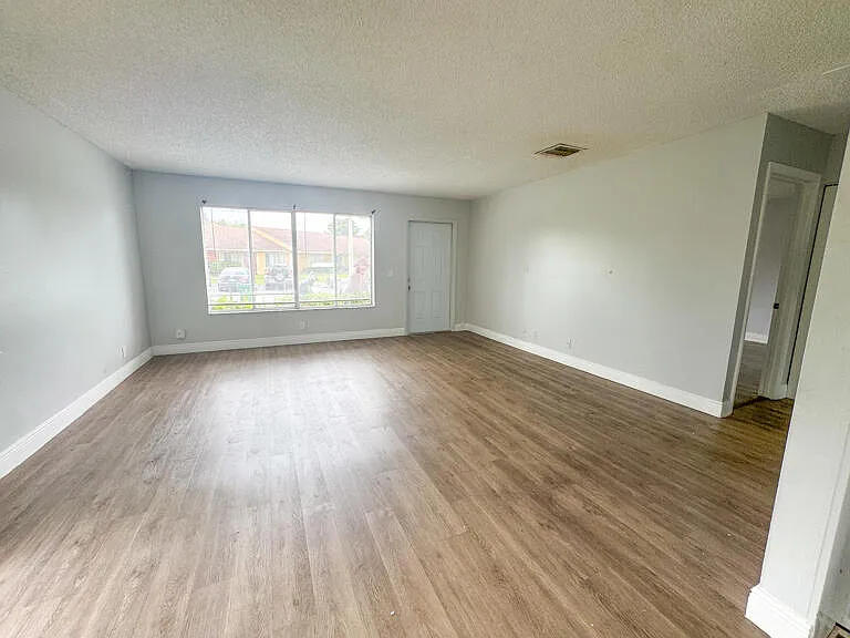 4852 Orleans Ct #D — Photo 13