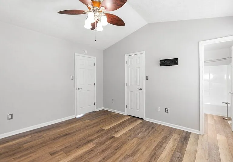 11121 Oxford Ter — Photo 16