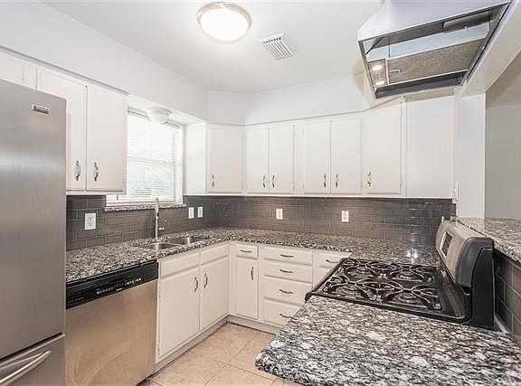 5th image of 2936 Esterbrook Dr