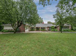 570 N Stratford Ln, Wichita, KS 67206