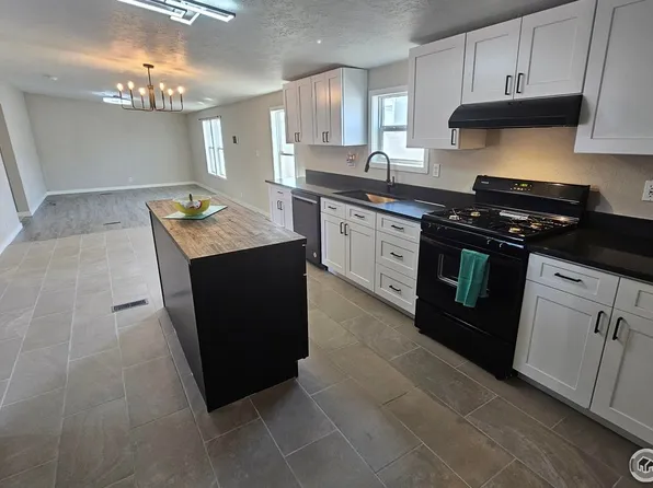 204 Linden Dr, Log Lane Village, CO 80705