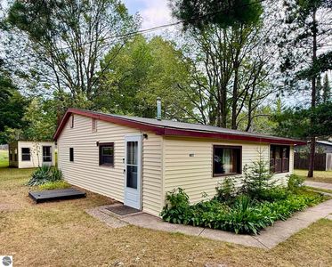 407 Hunter Dr, Lake, MI, 48632