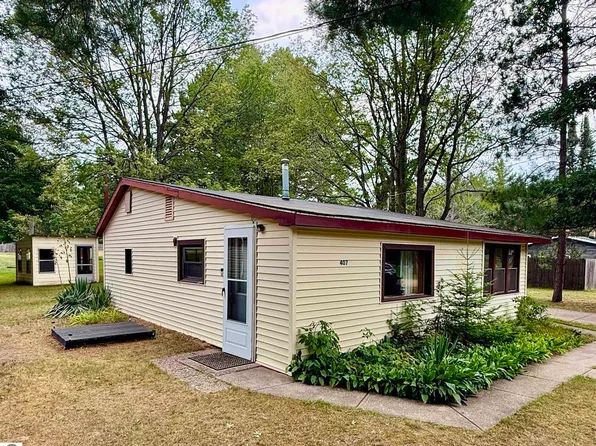 407 Hunter Dr, Lake, MI 48632