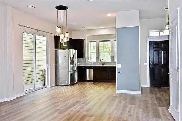 2229 Antone St — Photo 2