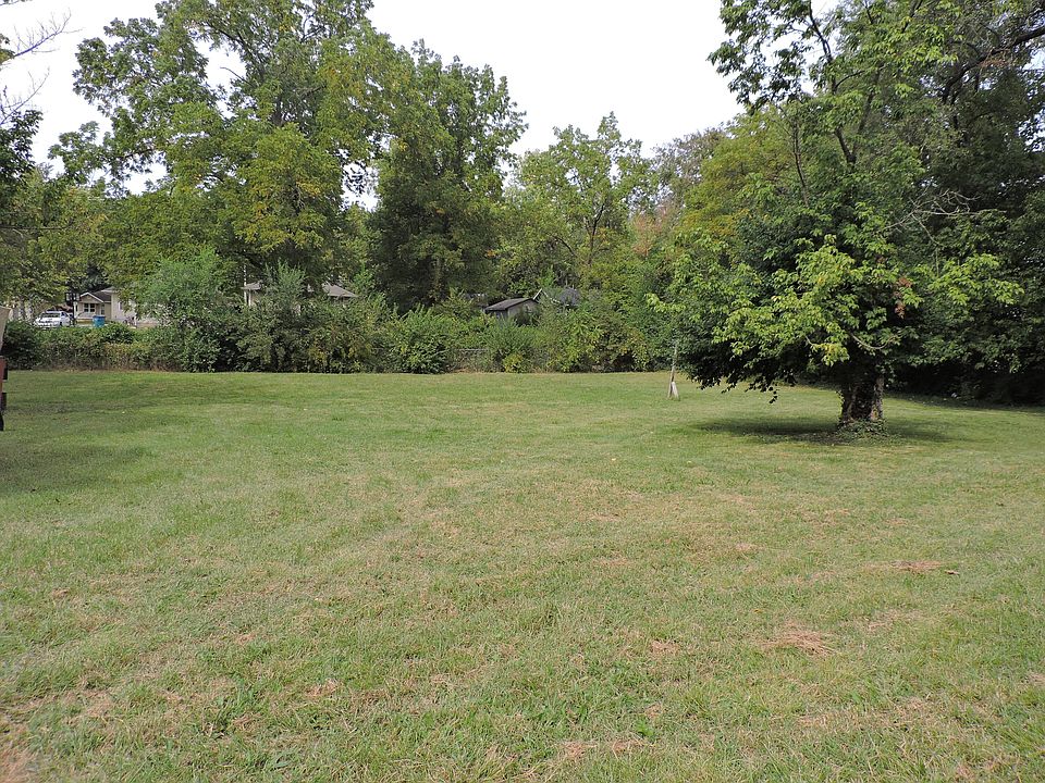 2nd image of 1701-A W Belmont