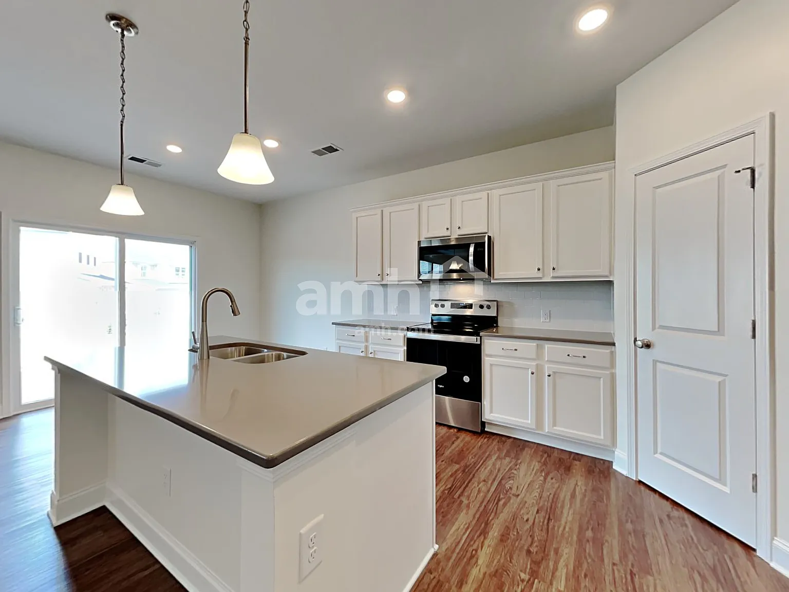 5 bed, 3.5 bath, 2969 sqft, $3,000 — Photo 3