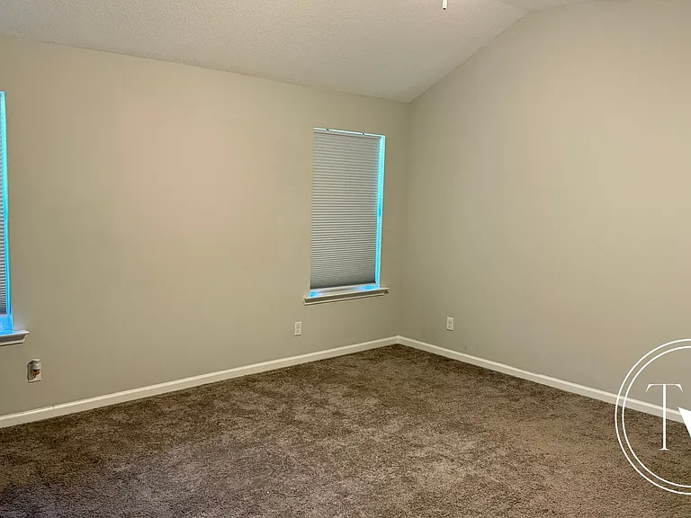 465 Huntington Dr NE — Photo 22