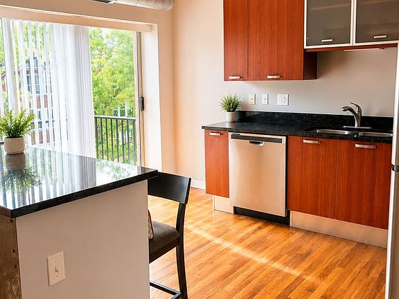 4th image of 2000 W Birchwood Ave #2002-3