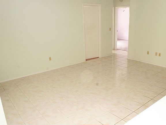 3rd image of 4906 Barcelona St