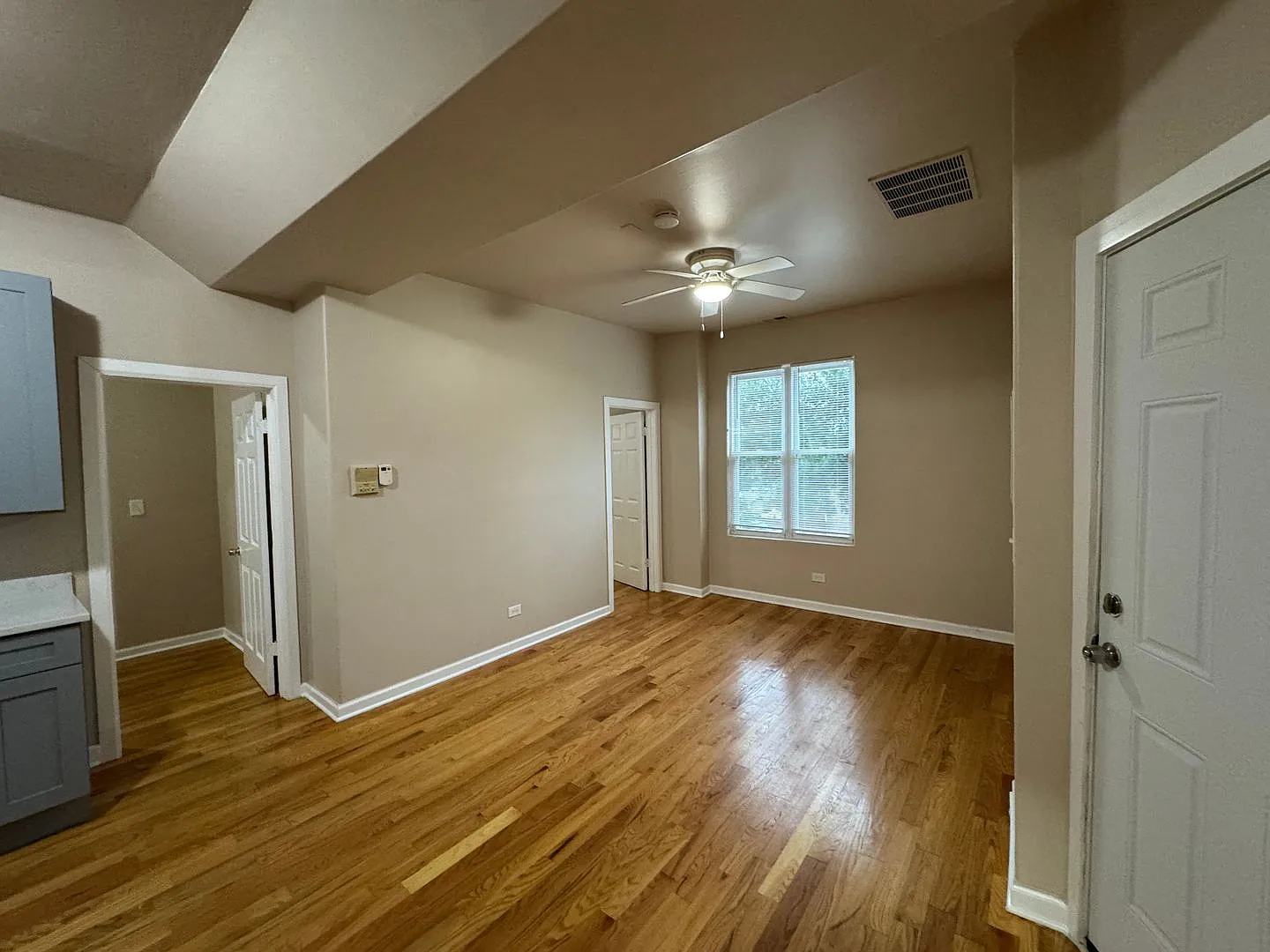 2 bed, $1,000 — Photo 3