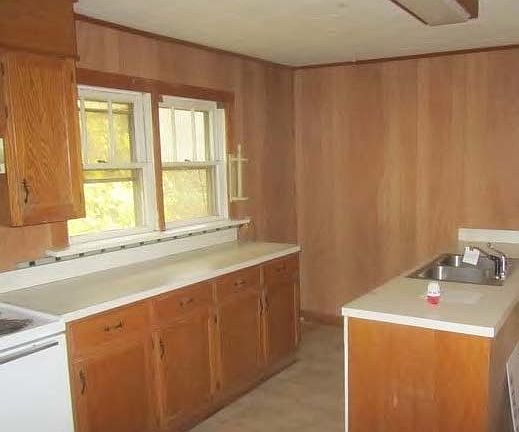 2nd image of 428 Chapel Cres