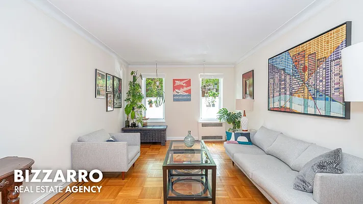 Living room, photo 2