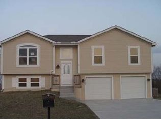 19303 Switchgrass Dr, Smithville, MO 64089