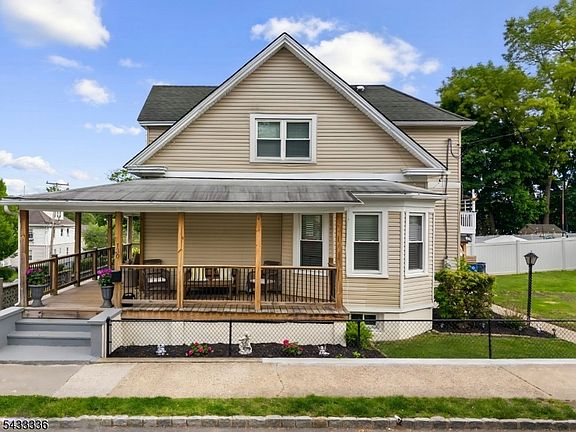 3rd image of 130 Lincoln Ave