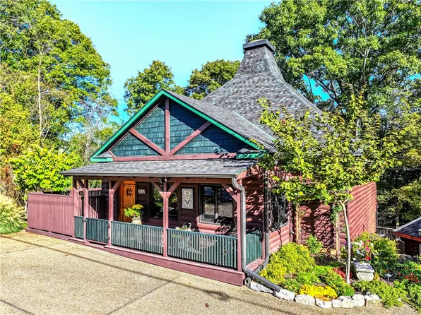 202 Holiday Island Dr, Holiday Island, AR 72631