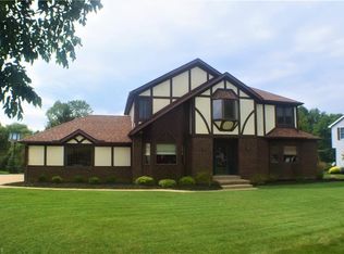 9922 Spearhead Dr, Brecksville, OH 44141