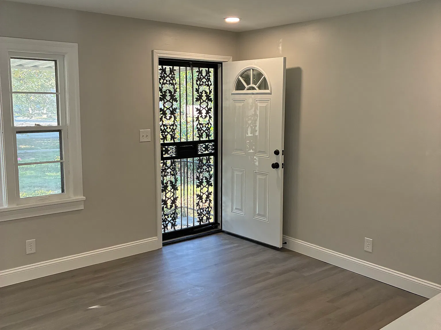 2 bed, 852 sqft, $1,200 — Photo 2