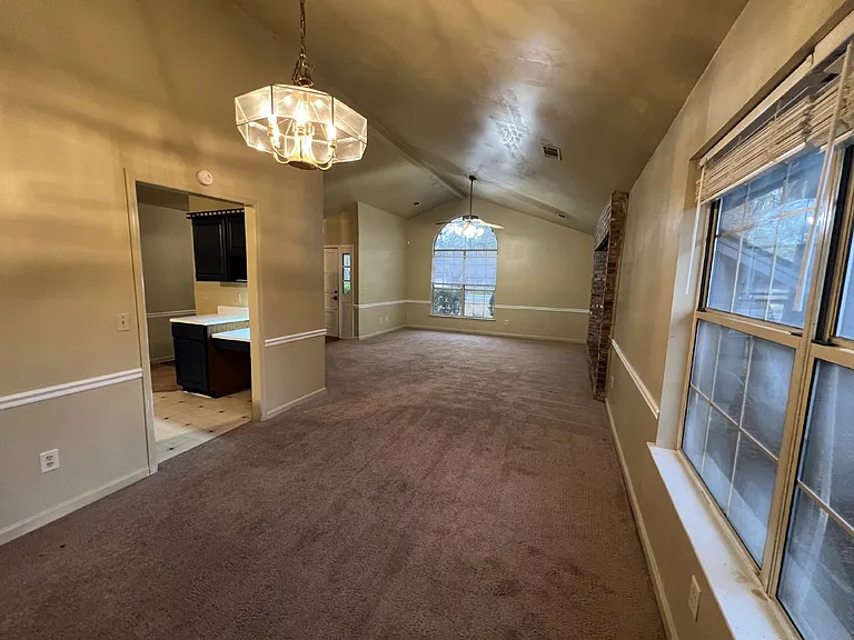 406 Club Dr — Photo 3