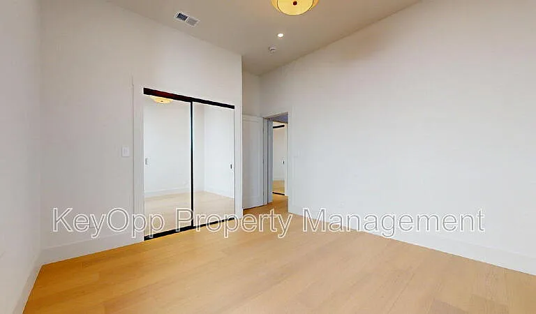 489 Guerrero St — Photo 25