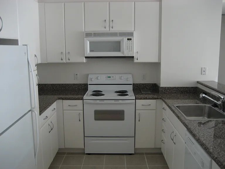 250 King St #714 — Photo 1