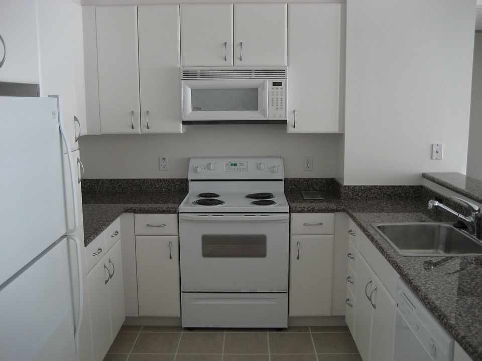 1st image of 250 King St Unit 714