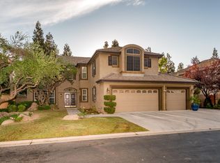 10285 N Sinclair Cir, Fresno, CA