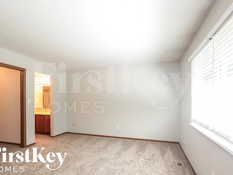 6921 Mapleton Ct — Photo 7