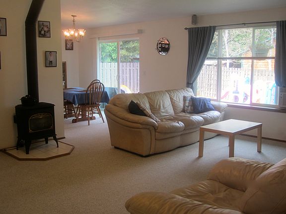 5th image of 2592 NE Sheffield Pl