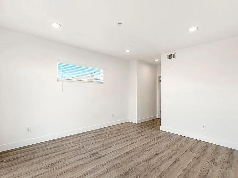 2414 S West View St — Photo 35
