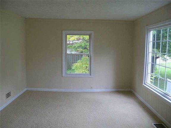 3rd image of 10830 College Ave