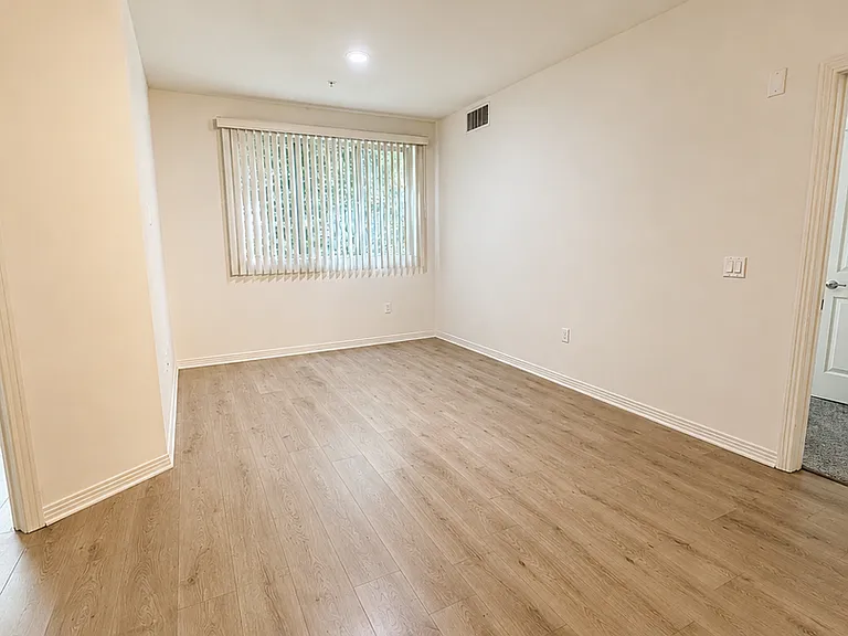 Aura NoHo Luxury Apartments — Photo 62