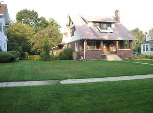 1028 Saint John St, Elgin, IL 60120