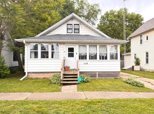 1118 W 4th St, Dixon, IL 61021