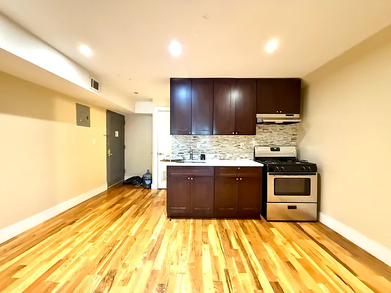 1069 Bergen St #1R — Photo 1