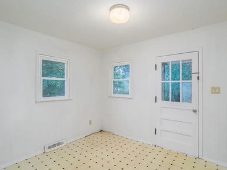 1016 Tabor St — Photo 6