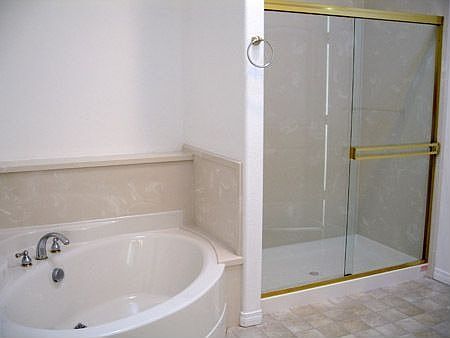 Maser Bath Tub & Walk-in Shower