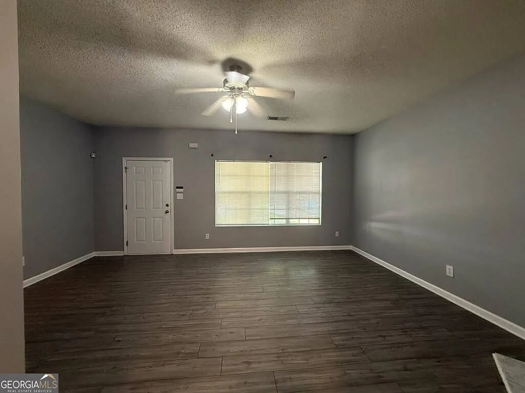 3 bed, 2.5 bath, 1440 sqft, $1,900 — Photo 4