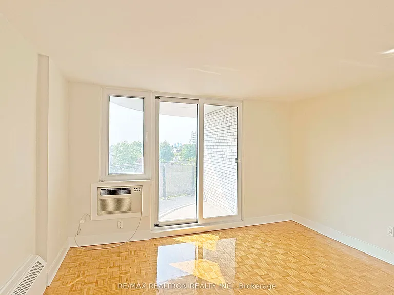 485 Huron St #402 — Photo 2