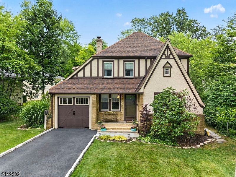 1st image of 21 Crossbrook Rd