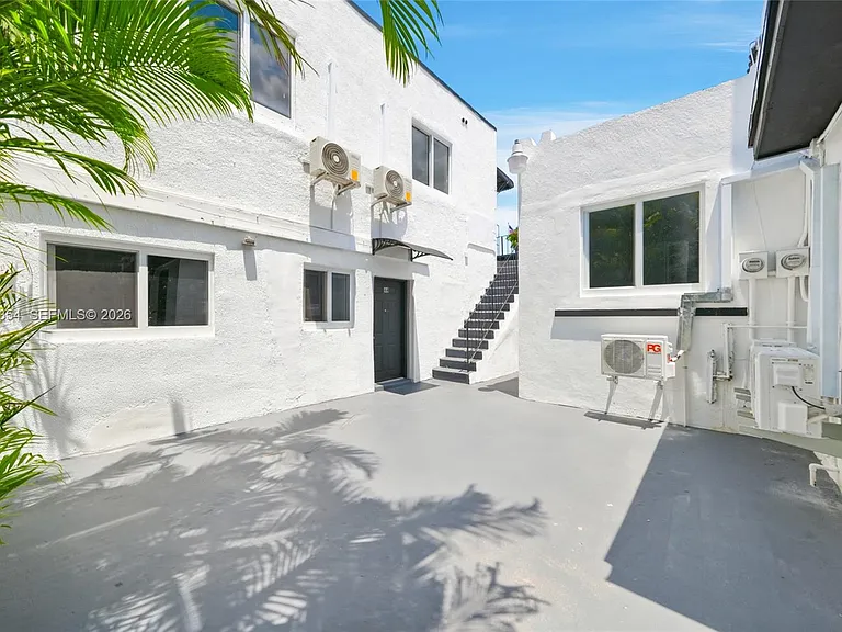 128 NW 9th Ave #4 — Photo 7
