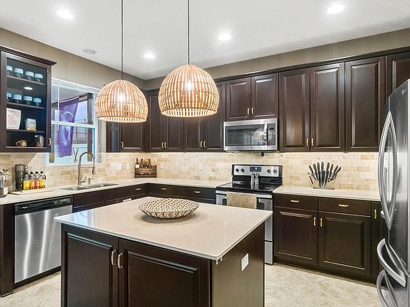 5th image of 304 Blue Cypress Dr