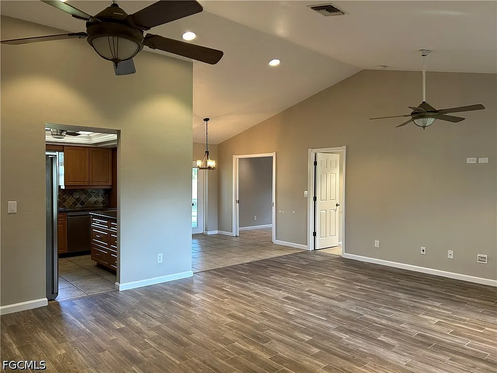 3 bed, 2.0 bath, 1654 sqft, $1,900 — Photo 2
