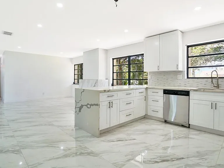 4190 SW 4th St — Photo 14