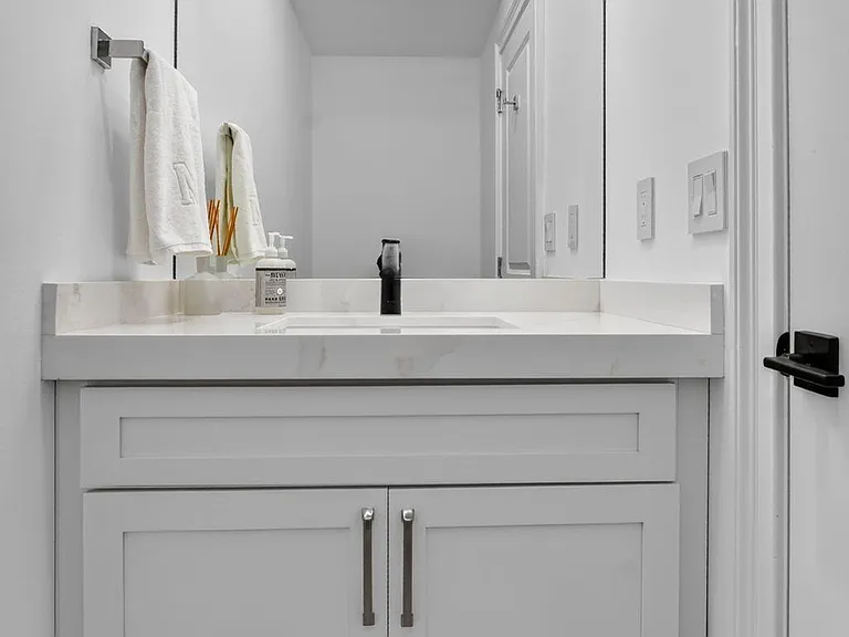 500 NE Wavecrest Way — Photo 12