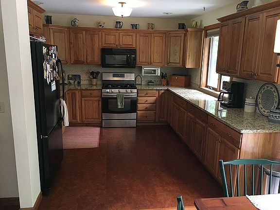 Kitchen with eat-in nook