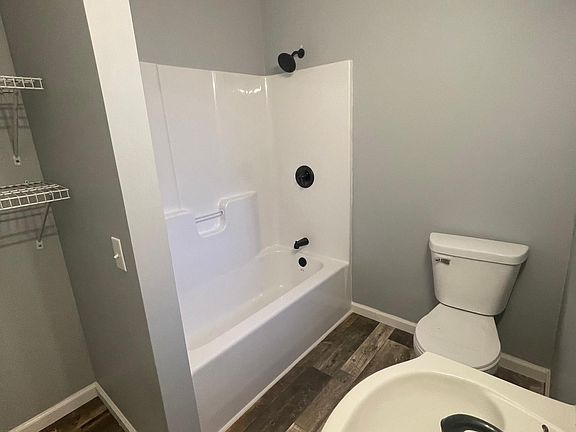 4th image of 109 B St NE #4